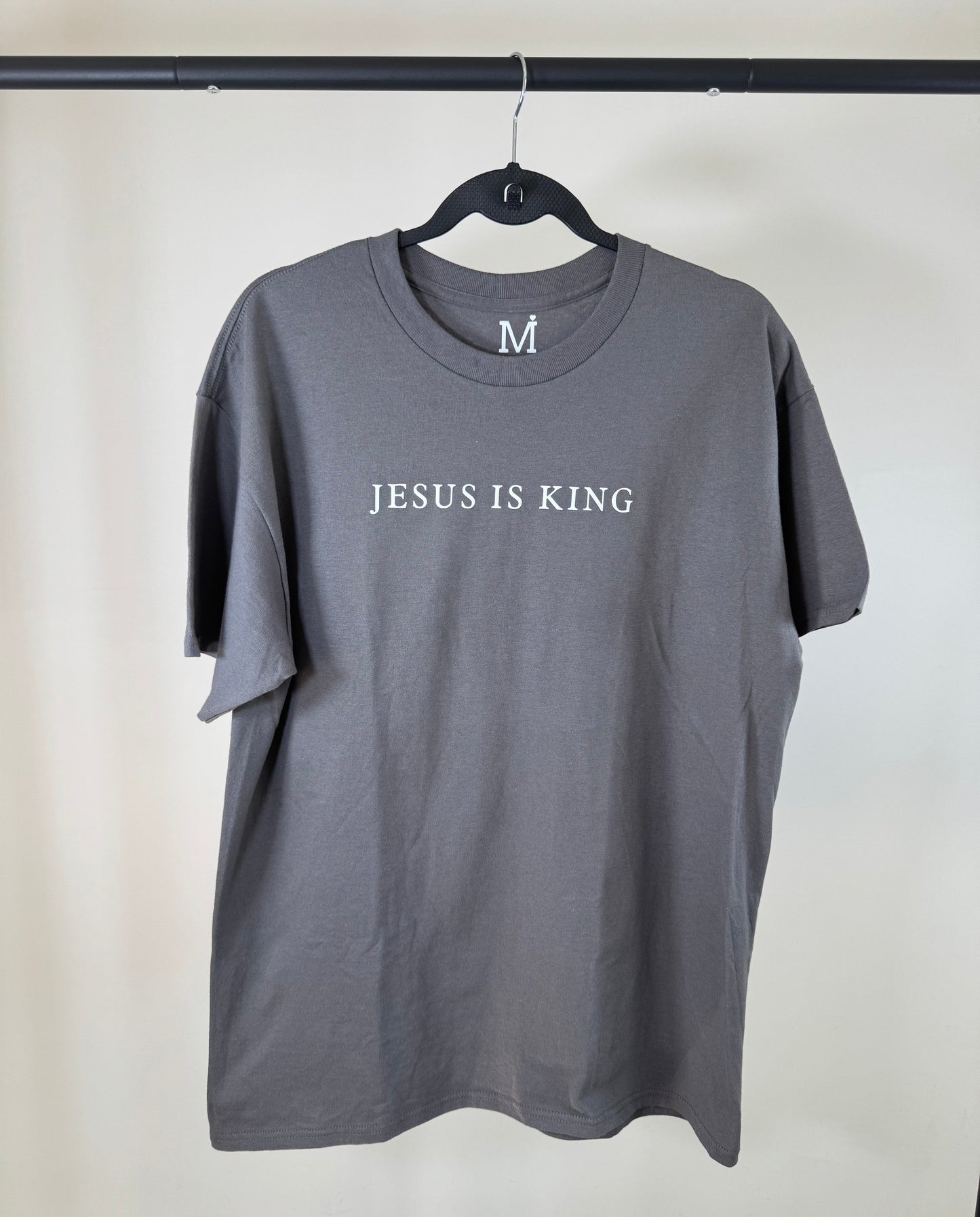 T-shirt men JESUS IS KING